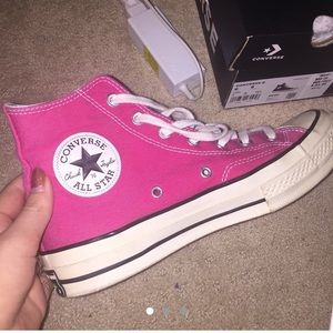 high top pink converse! Perfect condition🖤🖤